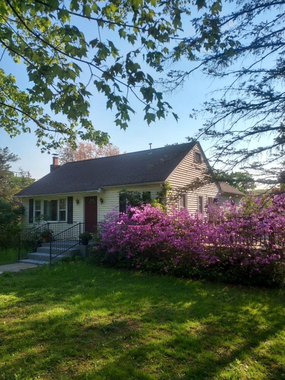 Beautiful 2 bedroom unit offered by Gina