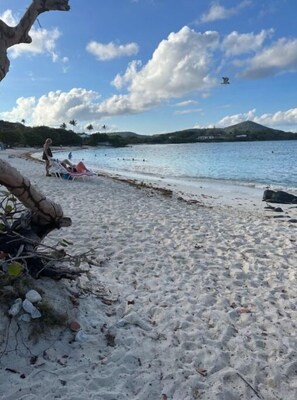 Sun-loungers, beach towels - Sapphire Dream (St Thomas)