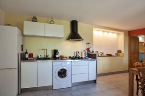 Fridge, stovetop, coffee/tea maker, cookware/dishes/utensils