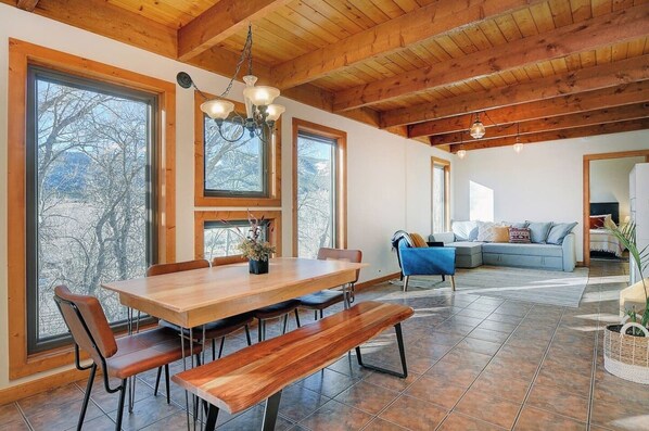 Dining - Our sunny, solar-powered home is located on the biking path that leads to Salida’s quaint downtown. The house has a rural feel and fantastic panoramic views, but is just 1.5 miles from all the restaurants, galleries, shops, and parks of Salida. (Salida)