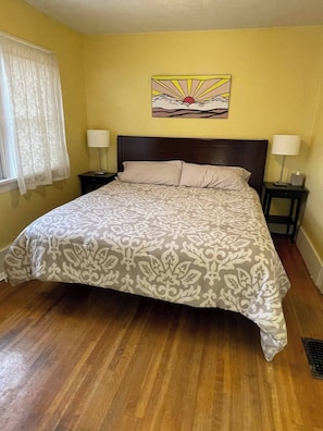 2 bedrooms, iron/ironing board, free WiFi, bed sheets