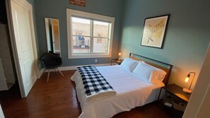 Free WiFi, bed sheets - Two spacious bedrooms with ample living space and a gourmet kitchen right in the heart of downtown Salida, this gorgeously furnished condo will not disappoint! (Salida)