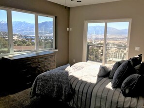 3 bedrooms, free WiFi - Spacious, lavish home in Pinion Hills, with a hot tub overlooking Salida (Salida)