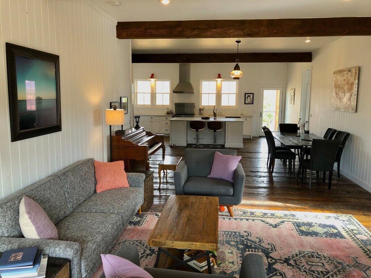 This house is a 3 bedroom(s), 2 bathrooms, located in Salida, CO.