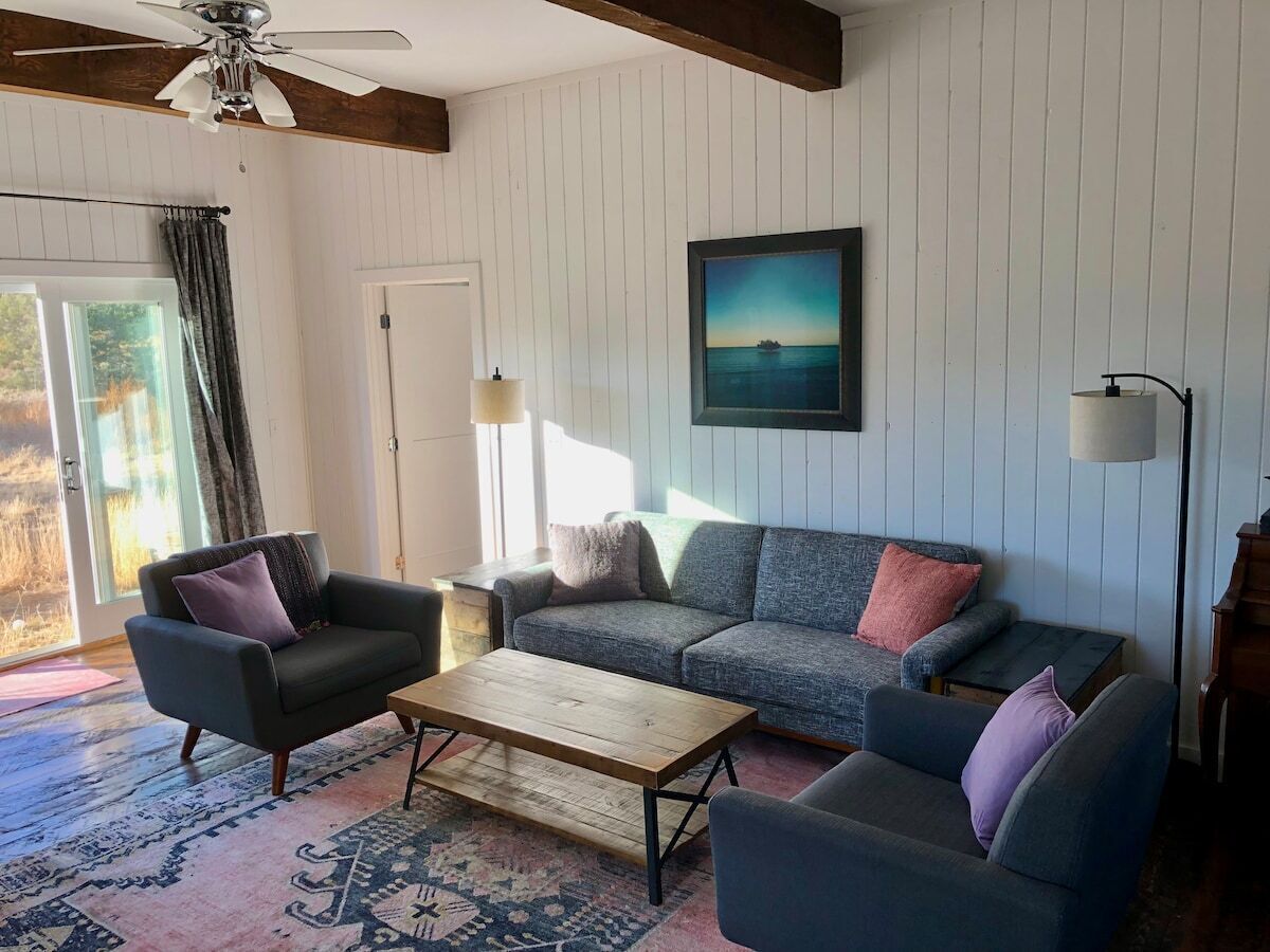 This house is a 3 bedroom(s), 2 bathrooms, located in Salida, CO.