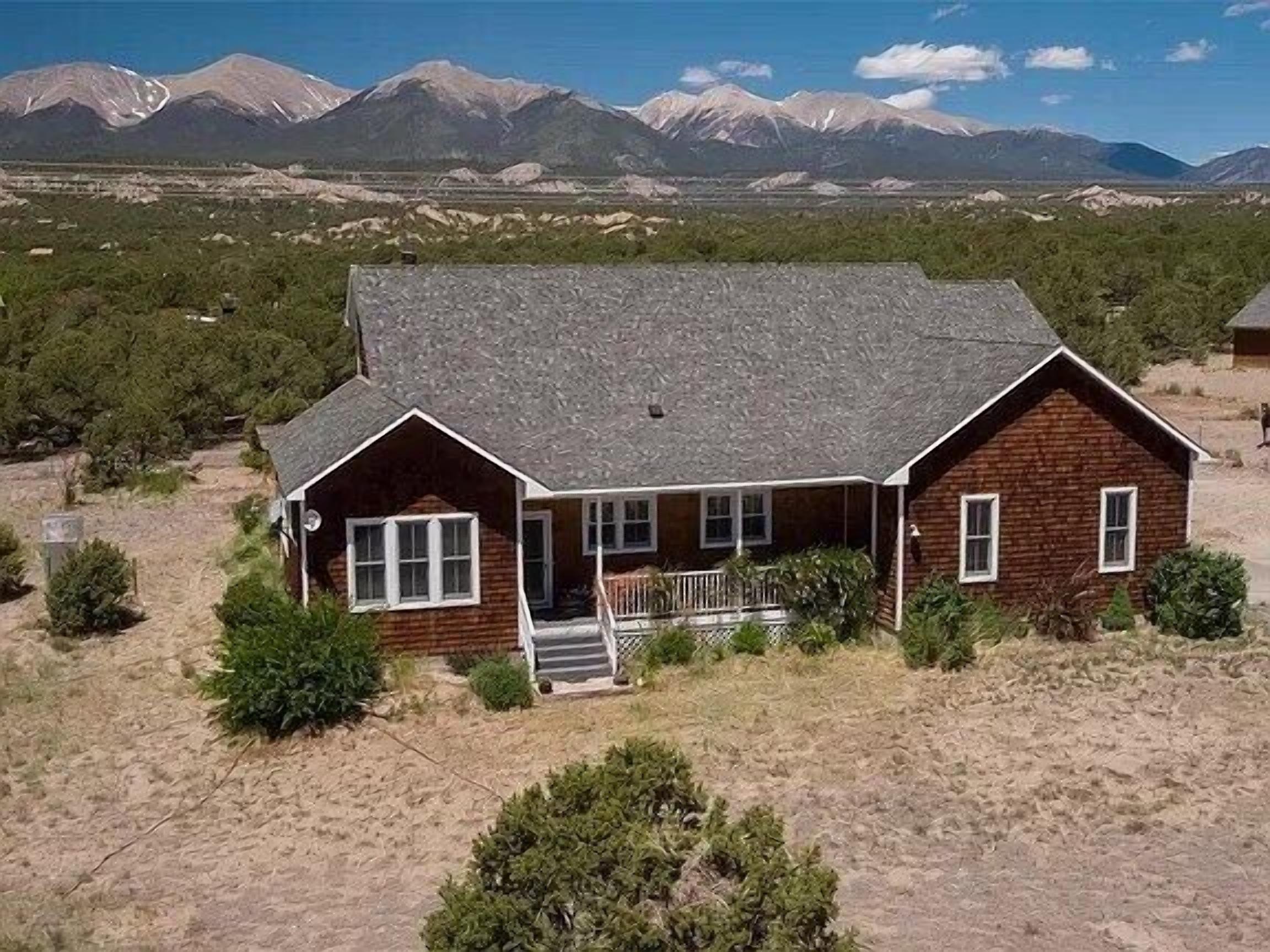 This house is a 3 bedroom(s), 2 bathrooms, located in Salida, CO.