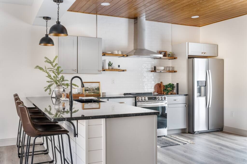 Sleeps 6: Game Room, Winery & Brew Trail, Hiking, Golfing