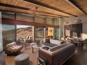 Villa (The Retreat) | Minibar, in-room safe, desk, laptop workspace