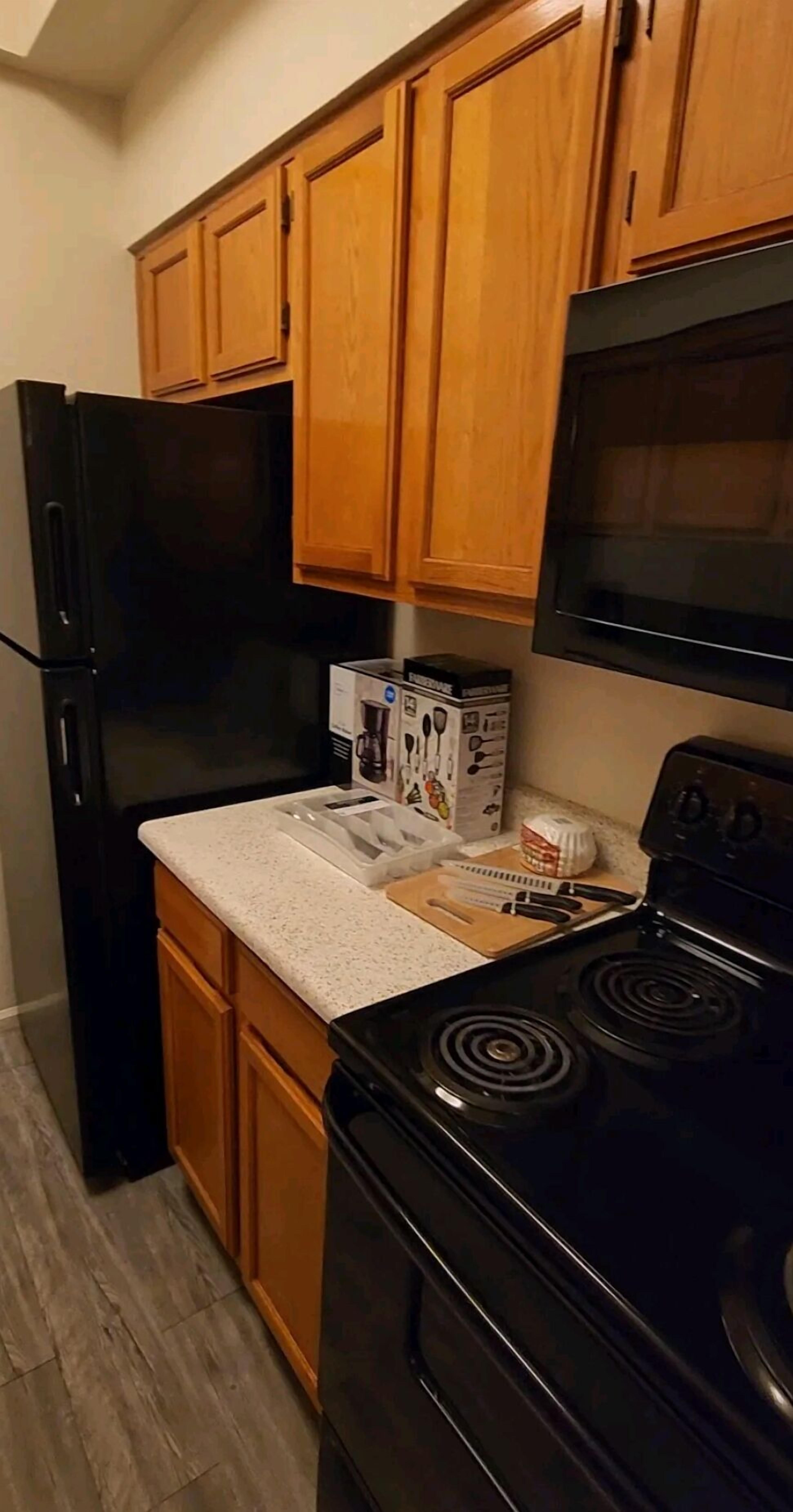 Nice quiet apartment near plenty of restaurants and shopping.