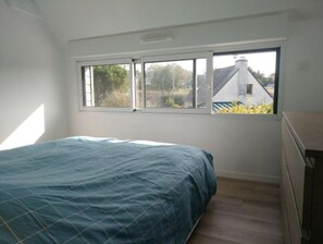 7 camere, una scrivania, ferro/asse da stiro, culla da viaggio