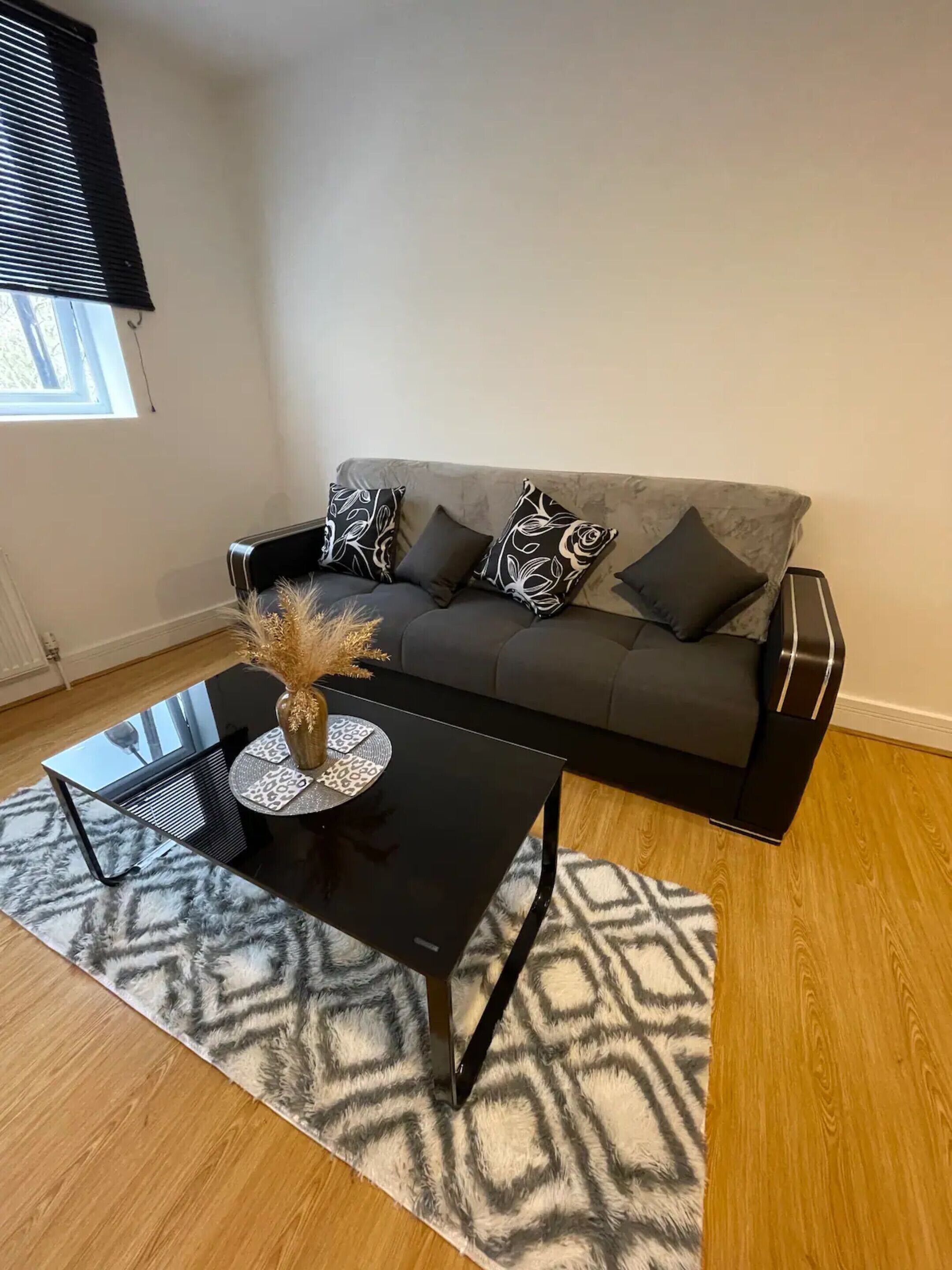 Cosy & Sleek 1BD Flat - Mile End