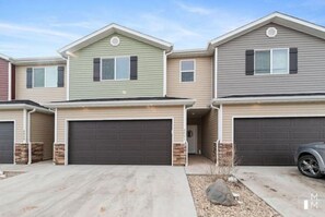 Exterior - Clean Spacious Home (Cedar City)