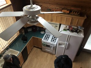 Microwave, oven, stovetop, dishwasher - Cottage - Sisters Lakes (Dowagiac)