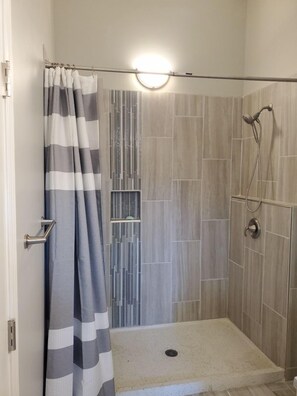 Hair dryer, towels - Eagles Nest LOTO 18-2A (Lake Ozark)