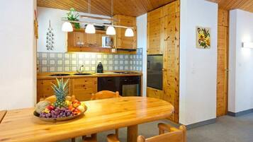 Réfrigérateur, four, lave-vaisselle, cafetiÚre/bouilloire