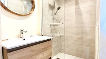 Een douche, een haardroger