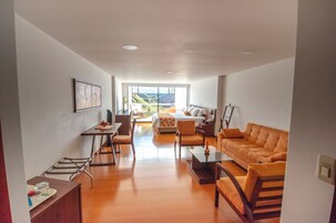 Habitación Premium doble de uso individual | Ropa de cama de alta calidad y edredones de plumas