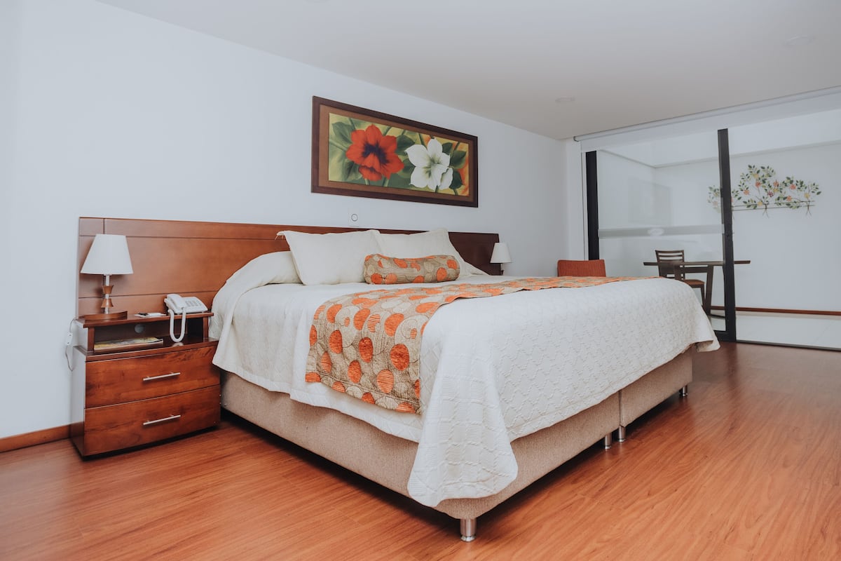 Habitación ejecutiva doble de uso individual | Ropa de cama de alta calidad y edredones de plumas