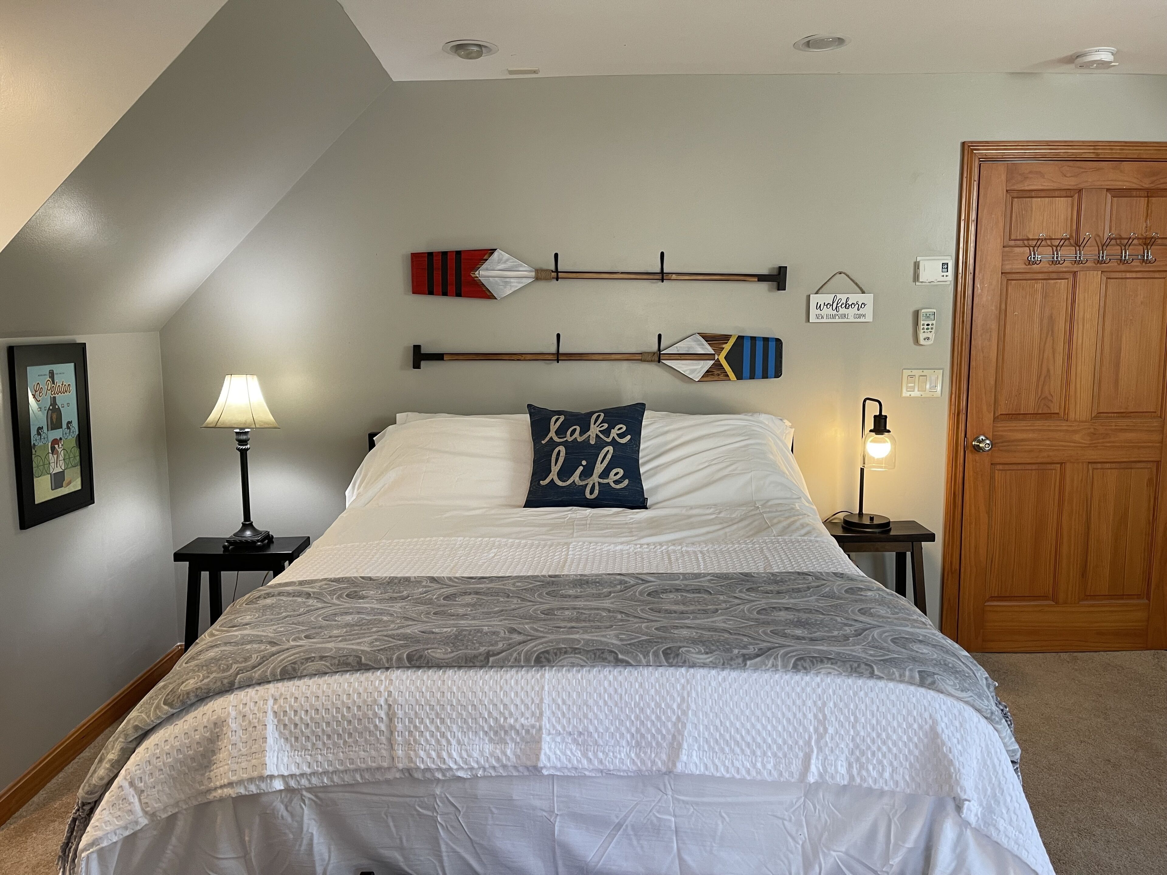 Private Spacious & Sunny Bedroom and Bath in home