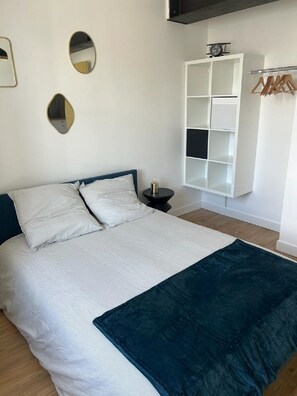 1 bedroom, WiFi, bed sheets - Joli Appartement T2, Plein Centre Ville D'hennebont , Parking Gratuit (Hennebont)