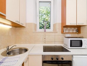 Apartment | Private kitchen | Fridge, microwave, oven, stovetop - Apartments and Room Frane - Studio With Terrace (Dubrovnik)