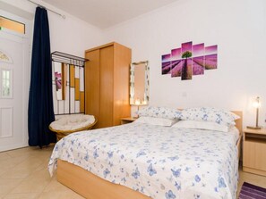 Apartment | Iron/ironing board - Apartments and Room Frane - Studio With Terrace (Dubrovnik)