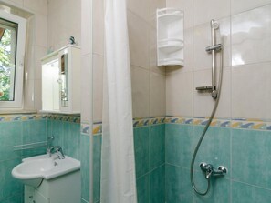 Apartment | Bathroom