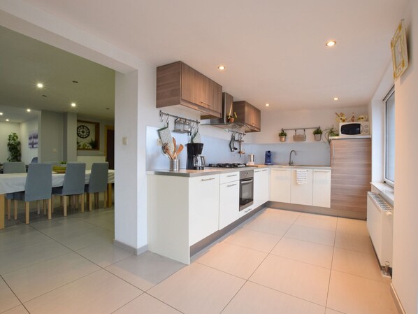 House | Private kitchen - Lovely Holiday Home in Gros Chene With Bubble Bath (Havelange)