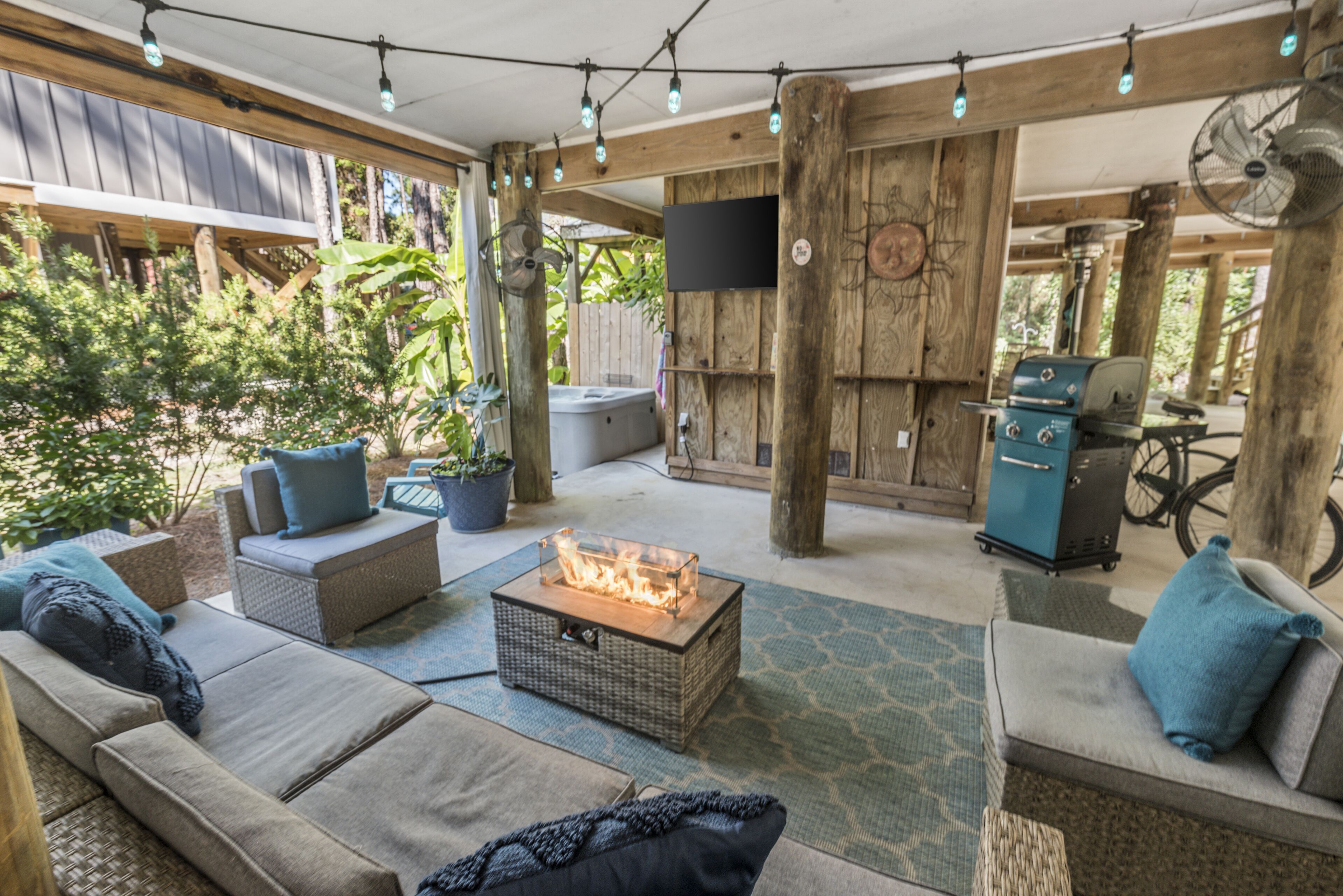 Condo Retreat .25 miles from Dunes/Pelican Bay!