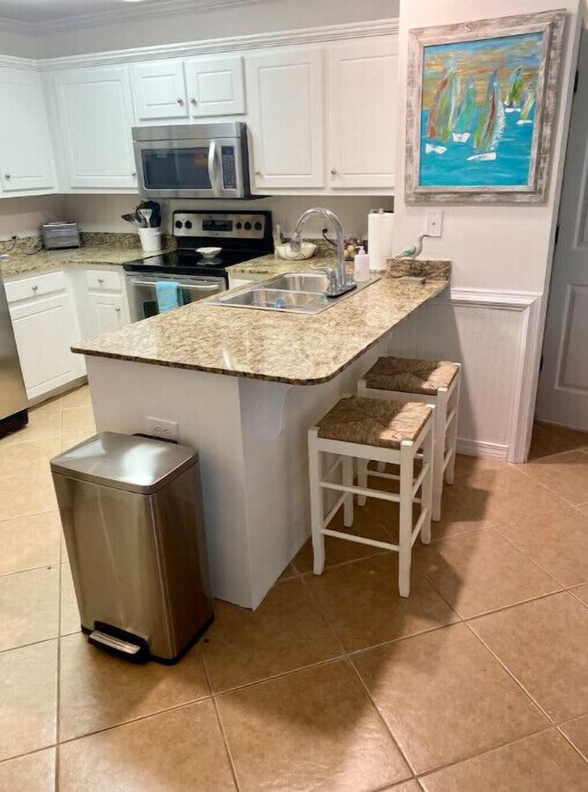 Condo Retreat .25 miles from Dunes/Pelican Bay!