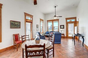 Interior - Joys Beach House (Rockport)
