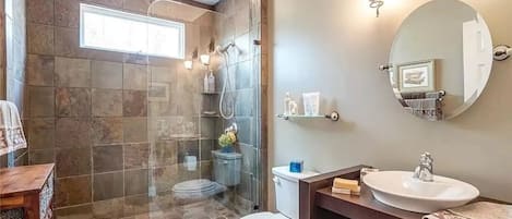 Shower, jetted bath, hair dryer, towels