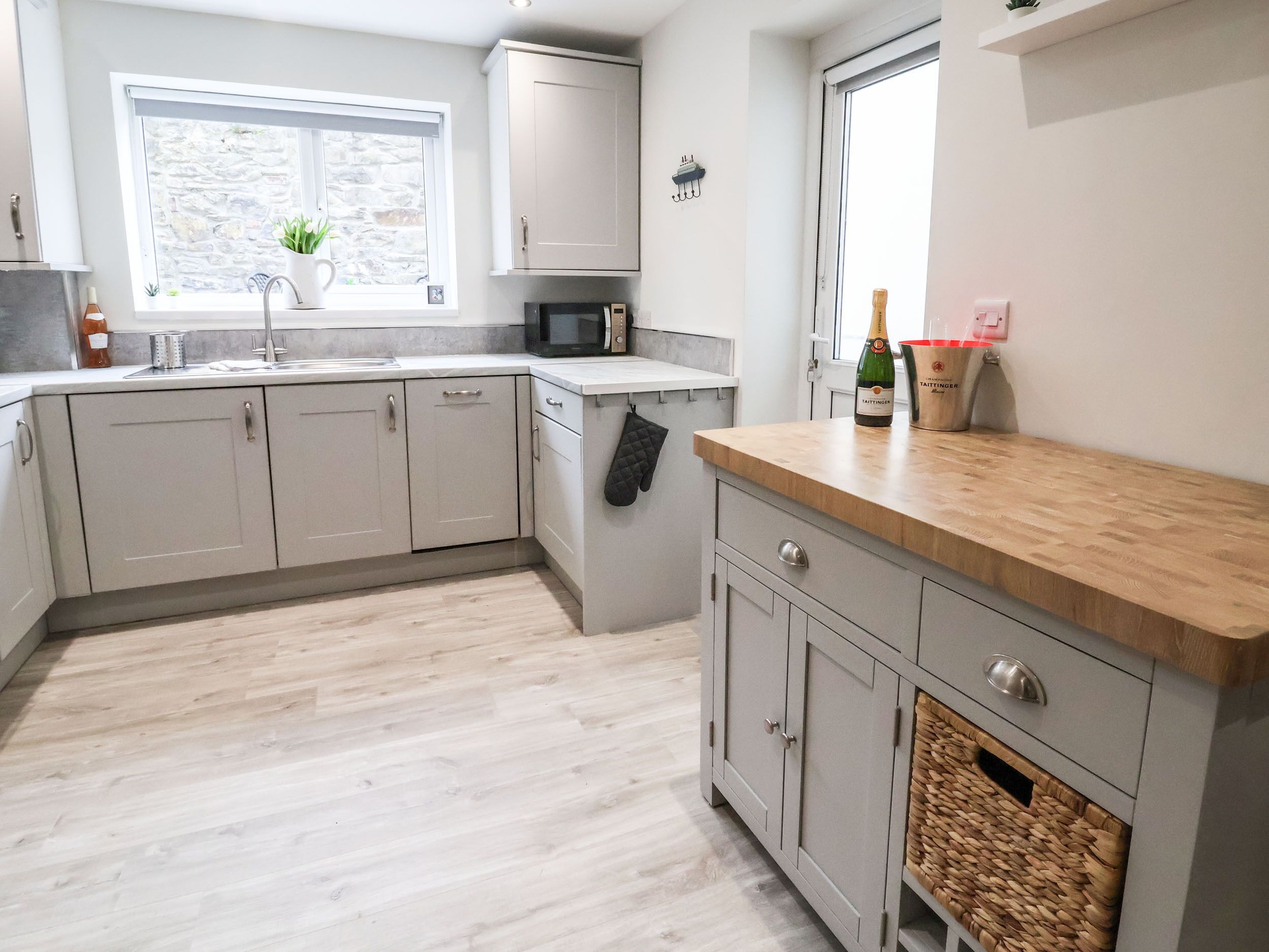 Fridge, dishwasher, electric kettle, toaster