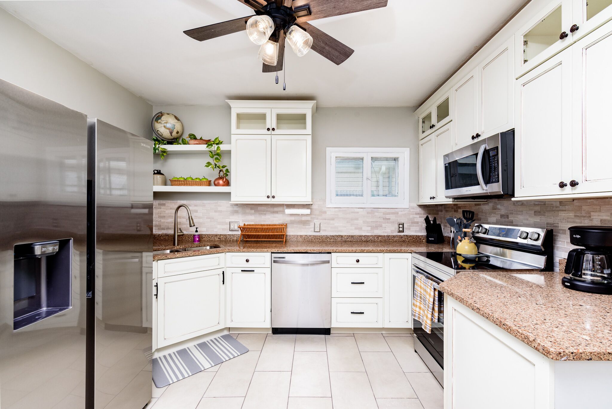 冰箱、微波炉、烤箱、炉灶