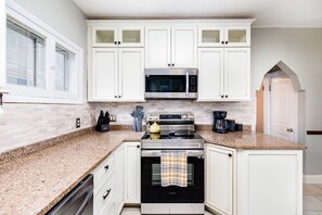 Fridge, microwave, oven, stovetop - Cozy Family Cottage - Historic Top of "The Hill" (St. Louis)