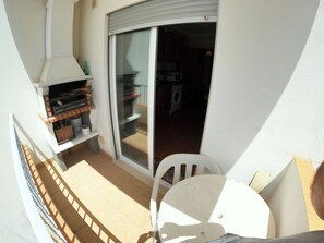 Outdoor dining - Algarve, T2 apartment w/balcony, Armação de Pera (Armação de Pêra)