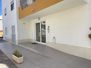 Exterior detail - Algarve, T2 apartment w/balcony, Armação de Pera (Armação de Pêra)