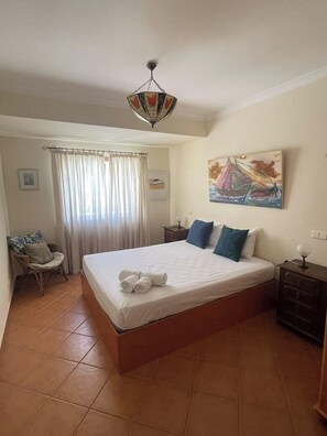 2 bedrooms, free WiFi, bed sheets - Algarve, T2 apartment w/balcony, Armação de Pera (Armação de Pêra)