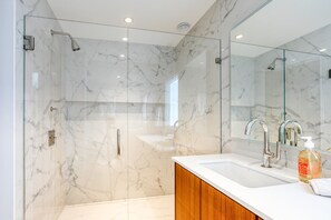 Hair dryer - The Penthouse, Downtown Lenox by Evergreen Home (Lenox)