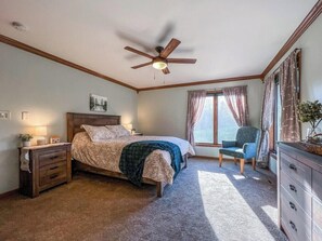 3 bedrooms, iron/ironing board, WiFi