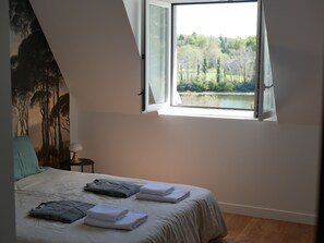 6 bedrooms, internet, bed sheets