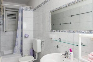 Apartamento | Baño | Ducha y secador de pelo
