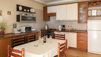 Apartment | Private kitchen | Fridge, microwave, oven, stovetop