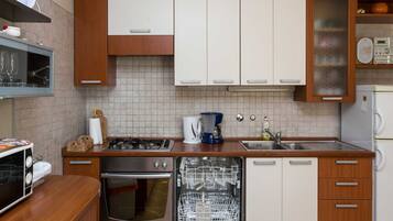 Apartment | Private kitchen | Fridge, microwave, oven, stovetop