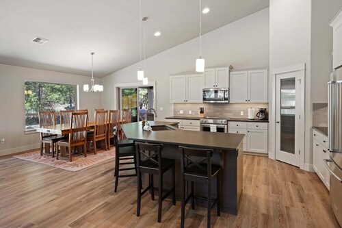 Manzanita - Hot Tub, Canal Front, Amazing Location!