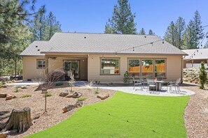 Exterior - Manzanita - Hot Tub, Canal Front, AMAZING Location! (Bend)