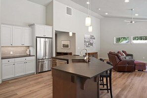 Interior - Manzanita - Hot Tub, Canal Front, AMAZING Location! (Bend)