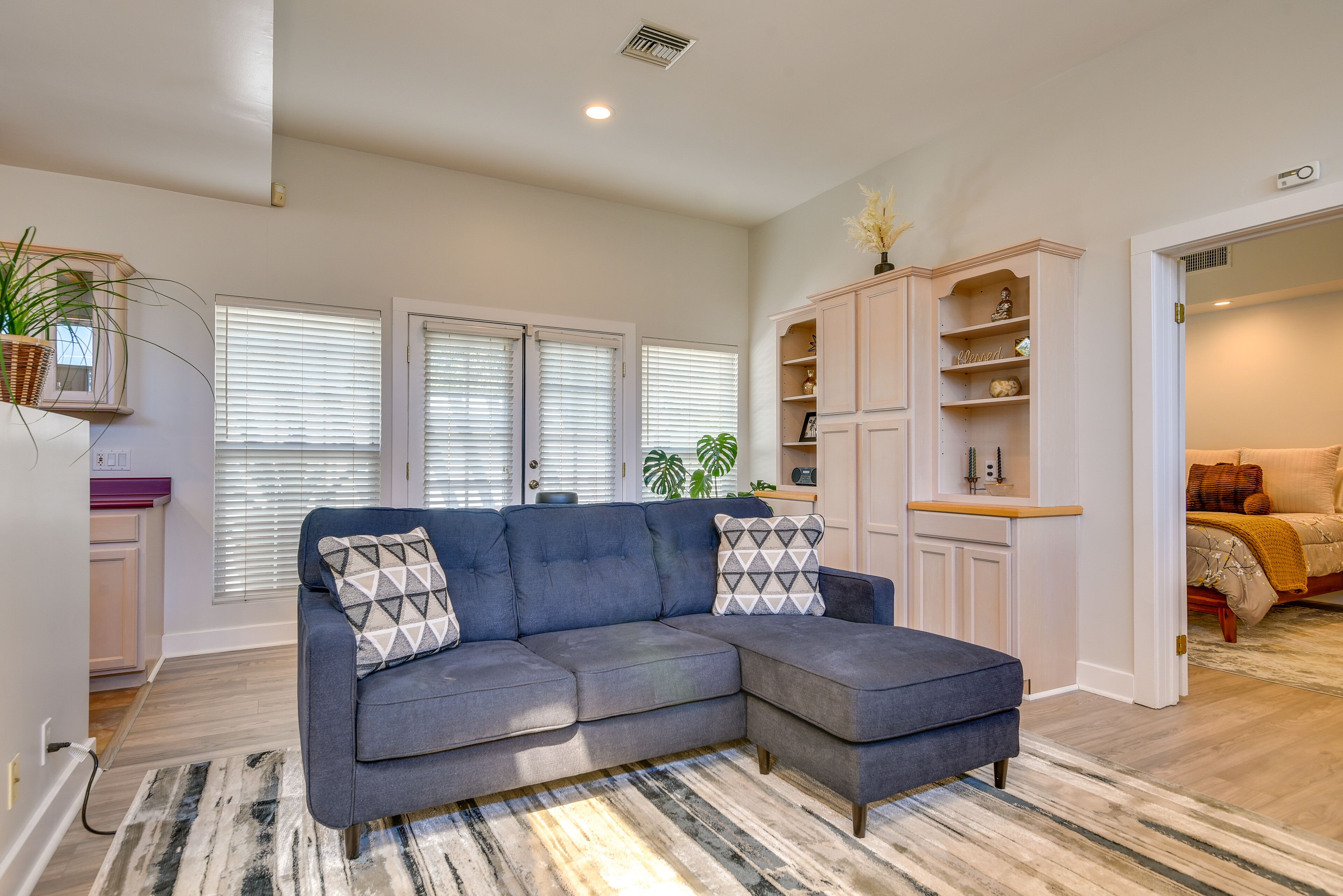 Luxe Pasadena Casita w/ Fireplace & Grill