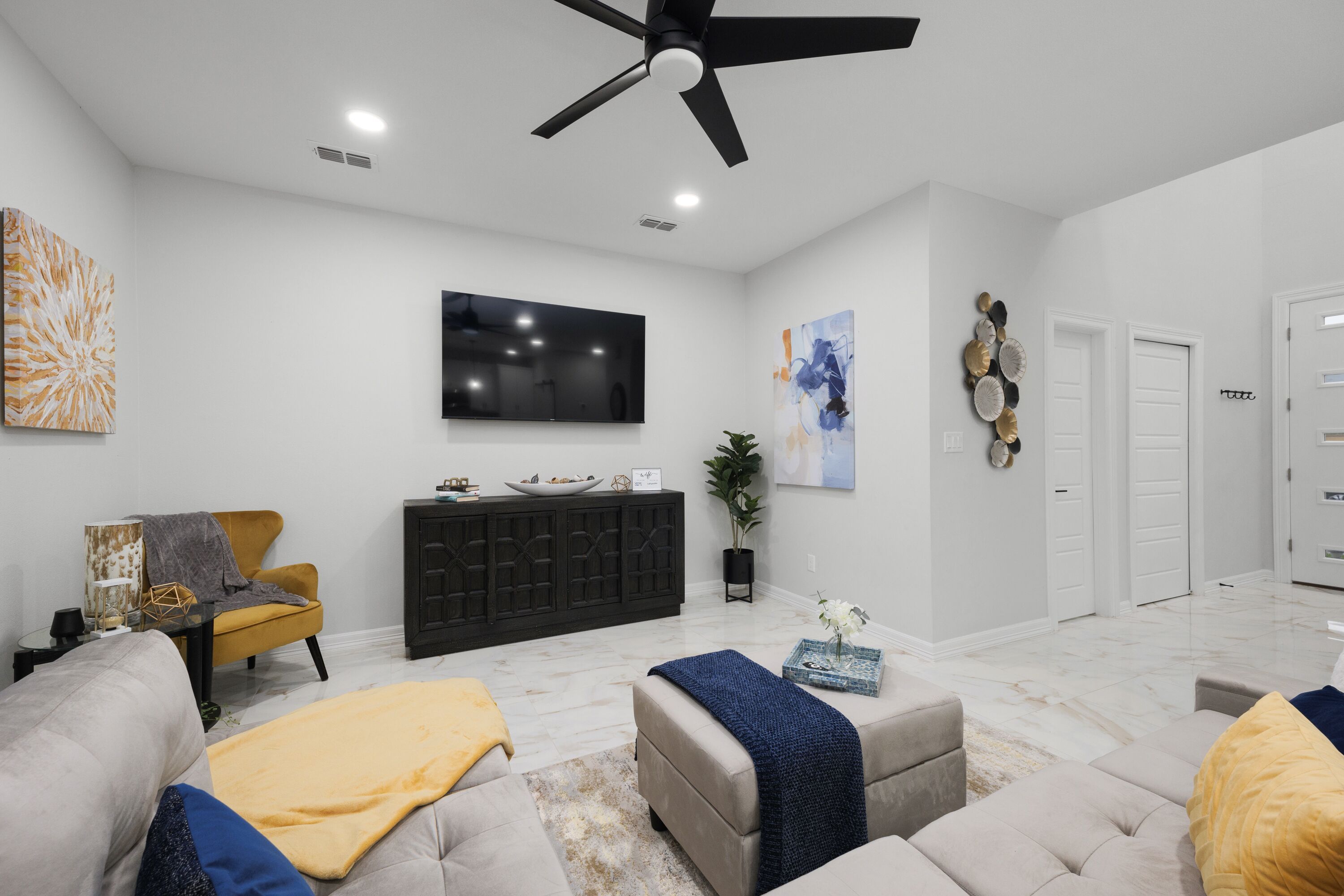 New 3BR 2 1/2BA Retreat and Playpark: Luxe Scandinavian Style!