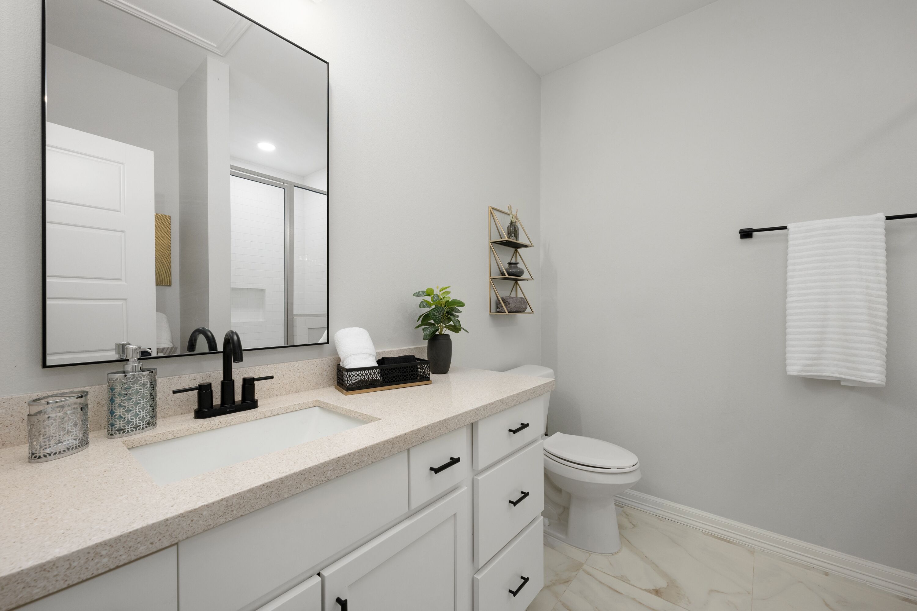 New 3BR 2 1/2BA Retreat and Playpark: Luxe Scandinavian Style!